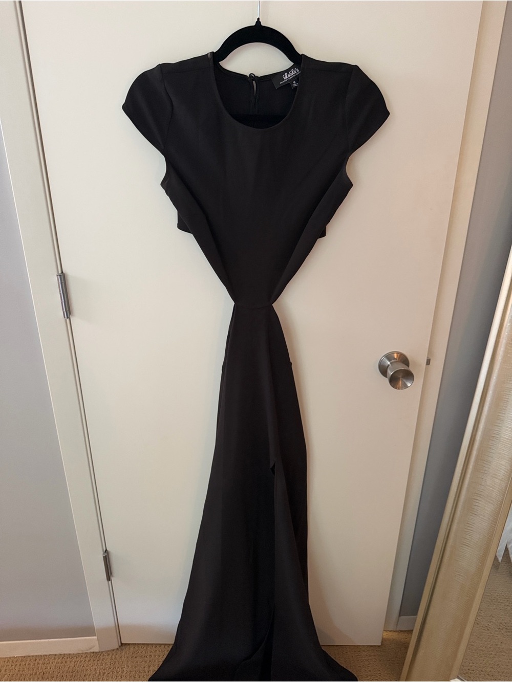 Lulu's Black Cap-Sleeve Maxi Dress